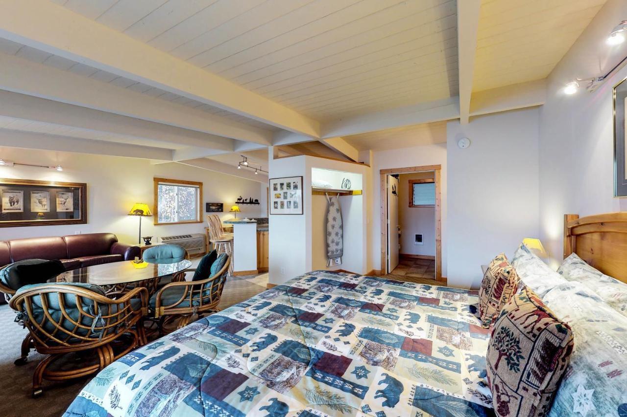 Many Springs Lakefront Condos Bigfork Quarto foto