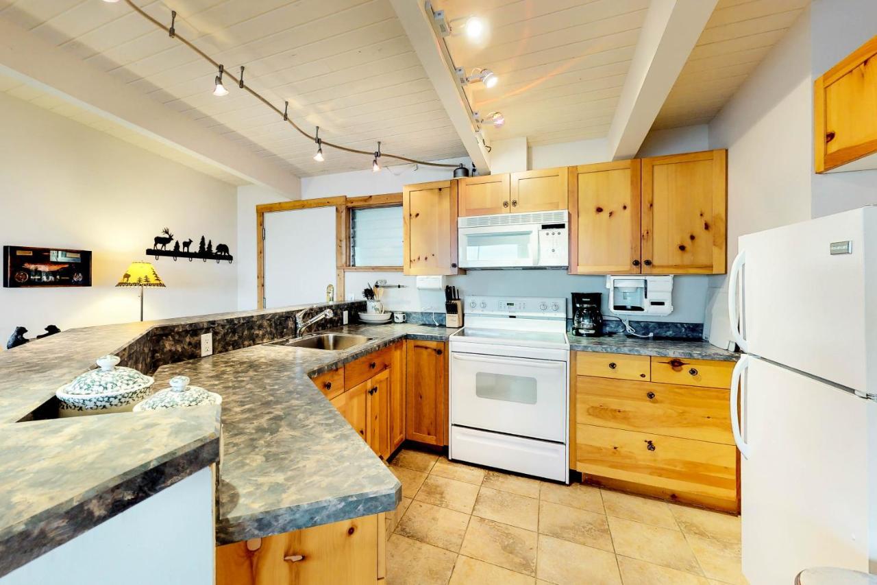 Many Springs Lakefront Condos Bigfork Quarto foto