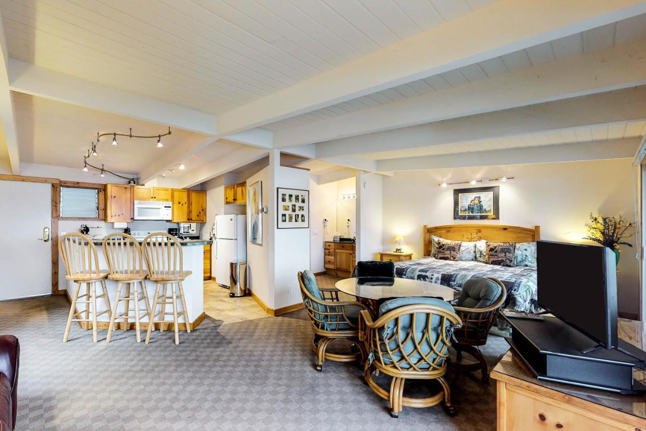 Many Springs Lakefront Condos Bigfork Quarto foto
